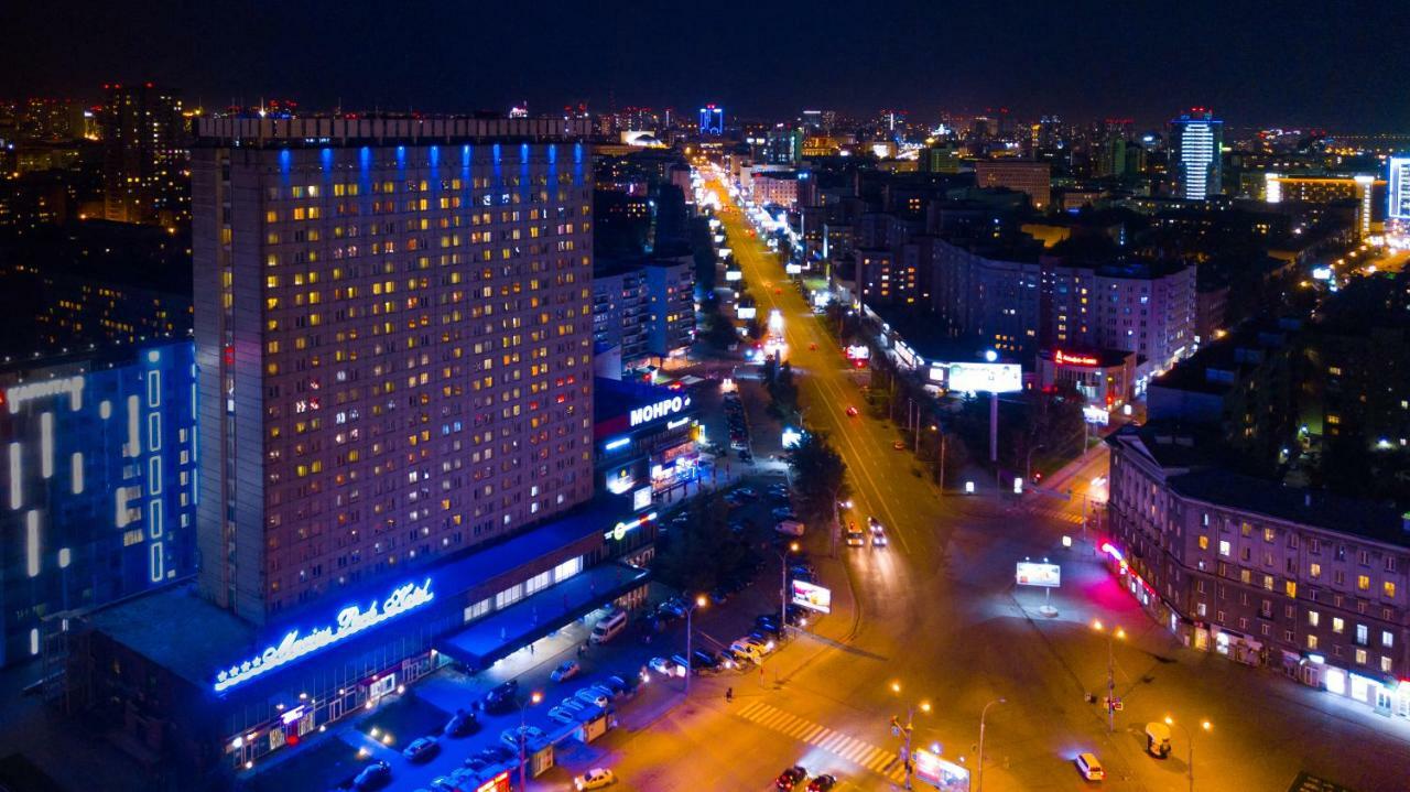 Marins Park Hotel Novosibirsk Bagian luar foto